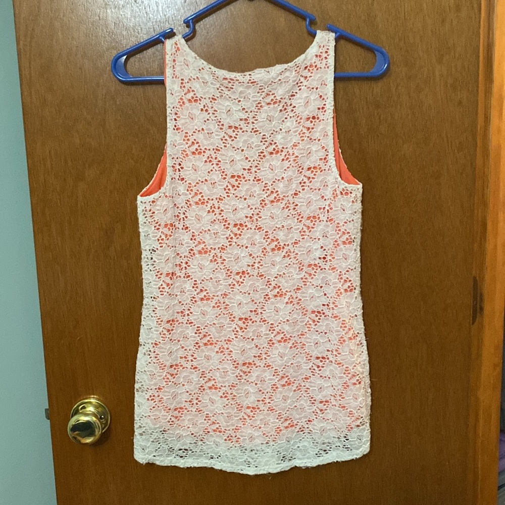 Womens tank top size medium white with flowers - Picture 2 of 2